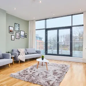 Large Duplex Penthouse - Parking Leeds (West Yorkshire)
