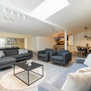 Open Space With Free Parking - Leopoldstadt Apartment