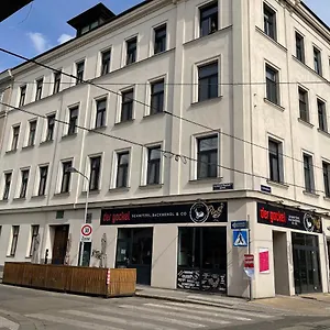 Gesamte Im Zentrum Von 27 Viena