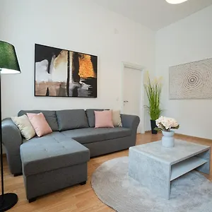  Appartamento In The Area. 5 Minute's Walk To The Danube.