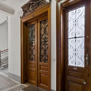 Designer Near Schoenbrunn Viena